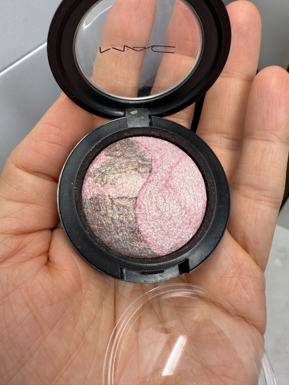 The MAC Mineralize Eye Shadow Duo “Supersweet”
